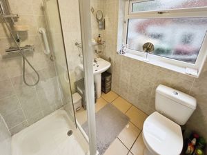 Shower room- click for photo gallery